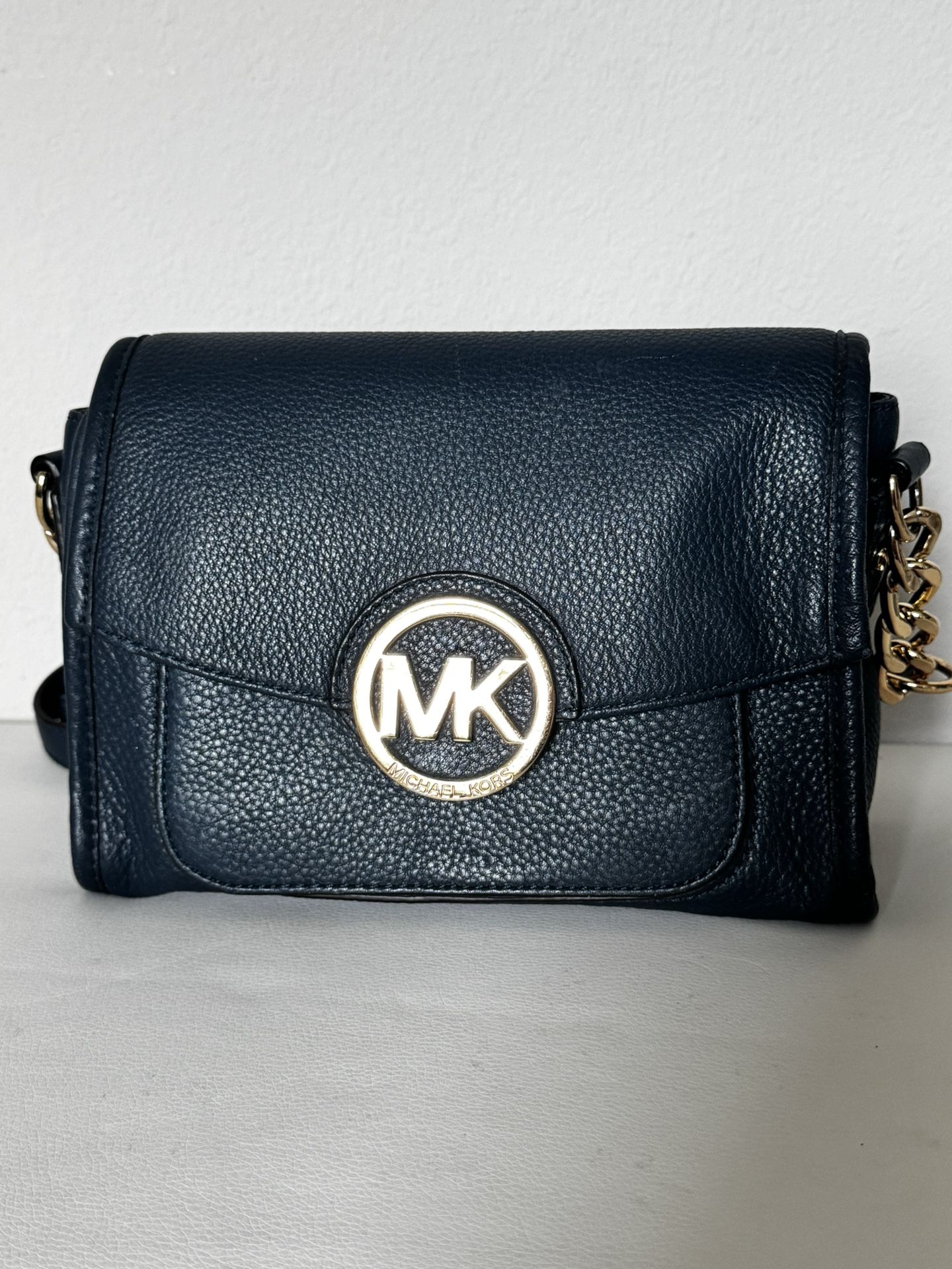 👜 Michael Kors Dark Blue Leather Crossbody Bag – Gold Logo – Classic & Chic
