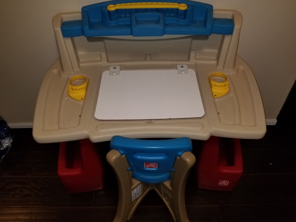 Step 2 deluxe art desk and chair kids toys