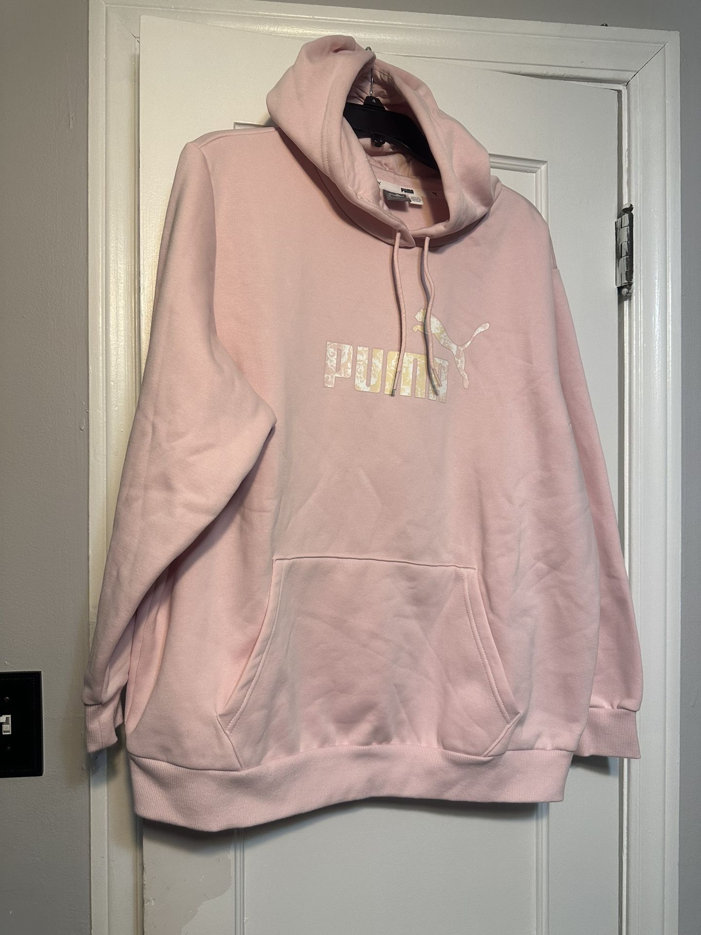 New Women Puma hoodie, without tag
