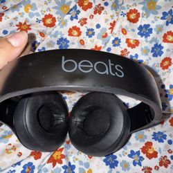 Beats - Studio Pro - Wireless Noise Cancelling Over-the-Ear Headphones - Black