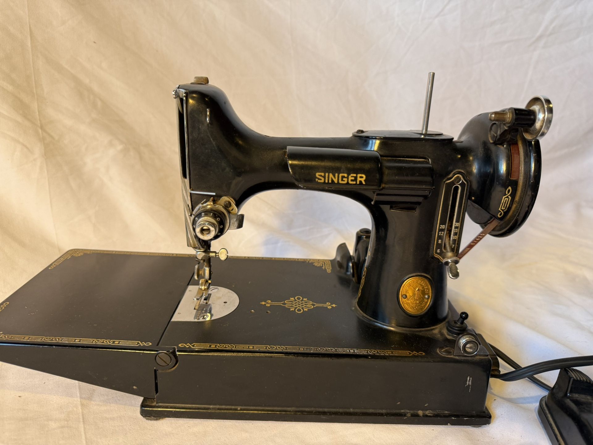 Máquina De Coser Antigua Del Año 1941