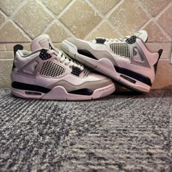 -Jordan 4 “Military black” -Size 9M -Og all -Used 