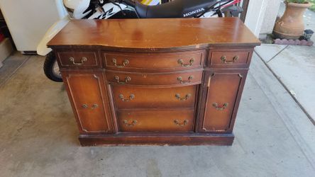 Vintage buffet/hutch