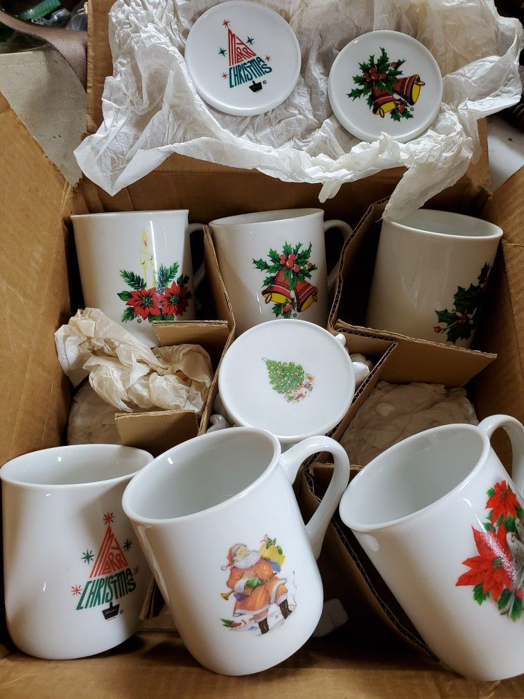 Christmas Mugs & Lids= Set of 6