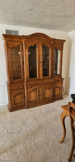 Solid Wood Vintage China/Display Cabinet-Hickory Manufacturing (1988)