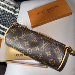 Louis Vuitton Purse for Sale in Sayreville, NJ - OfferUp