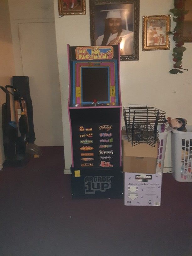 Retro Ms. Pacman Arcade Game