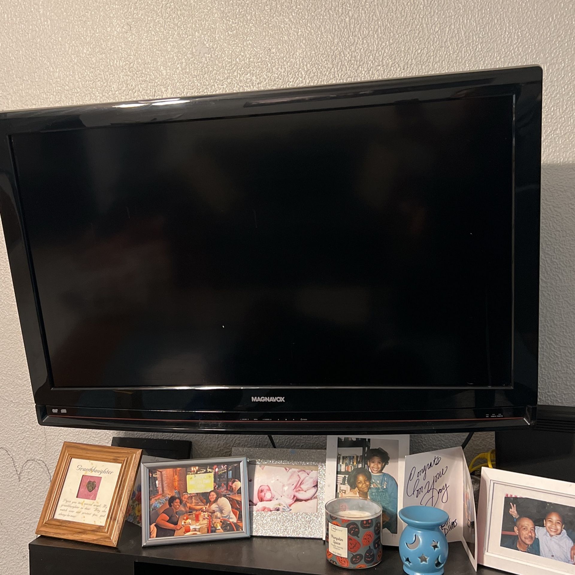 35 Inch Non smart Tv With Mount Included