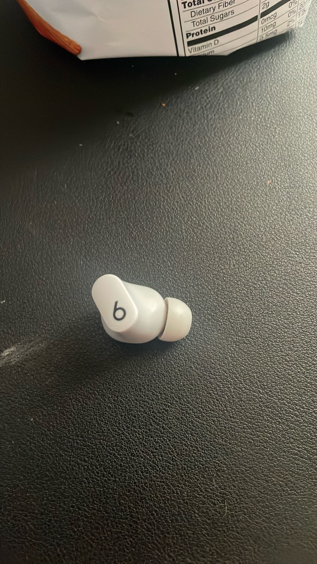 Right White Beats Studio Bud