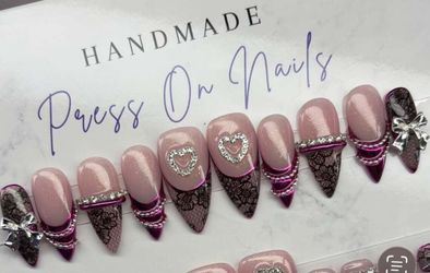 Medium stiletto Press on nails black lace pink chrome