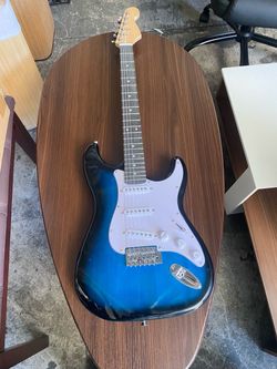 39in Full Size Beginner Electric Guitar Kit with Case, Strap, Amp, Whammy Bar