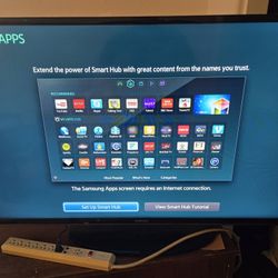 50" Samsung TV Smart Clean Works Great