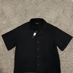 Men Button Up Shirt Size: Medium 