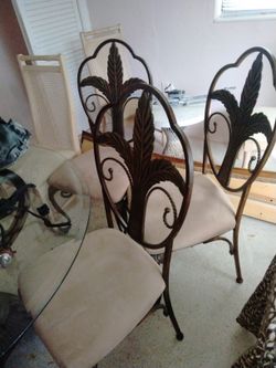 Heavy Brass Look Table With 4 Chairs