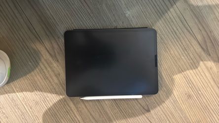 M1 Apple iPad 128gb + pencil 2 (trade eligible)