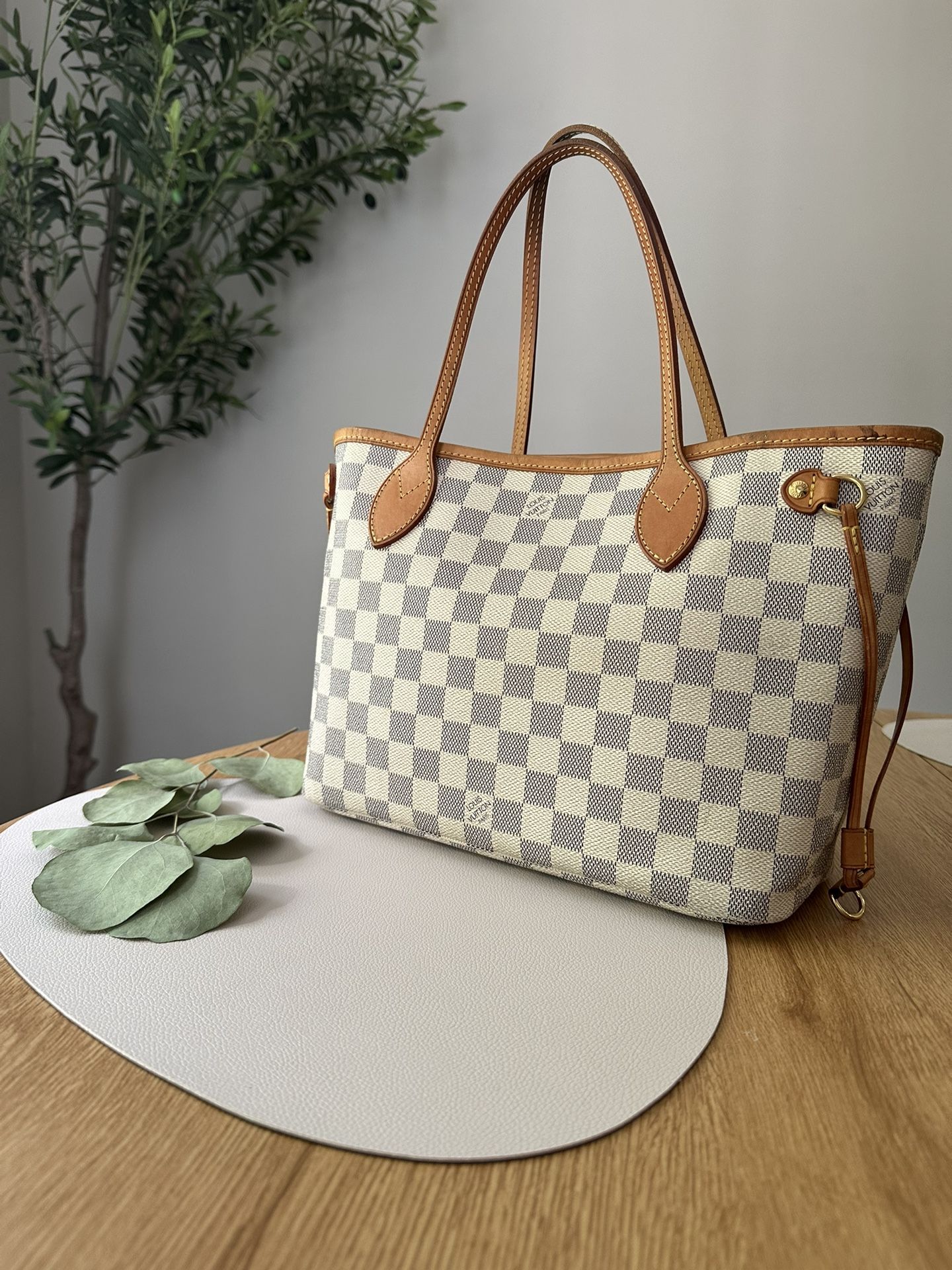 Louis Vuitton Neverfull Shoulder Bag