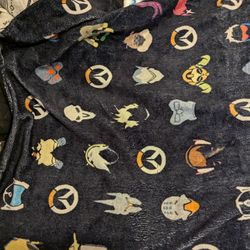 Overwatch Throw Blanket BoxLunch Exclusive