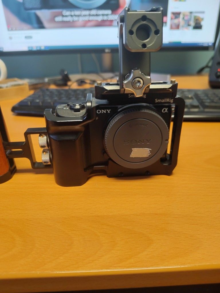 SONY A5100 WITH SMALL RIG CAGE