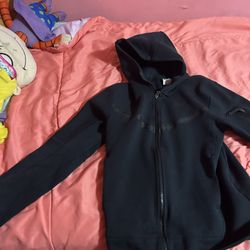 nike tech looking for trades