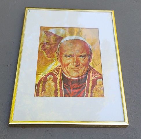 POPE JOHN PAUL II FOIL ART IN A GOLD METAL 9"×12" FRAME- SEE PIC FOR GLASS ISSUE TOP LEFT
