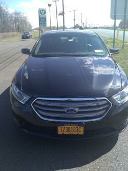 2015 Ford Taurus clean Title
