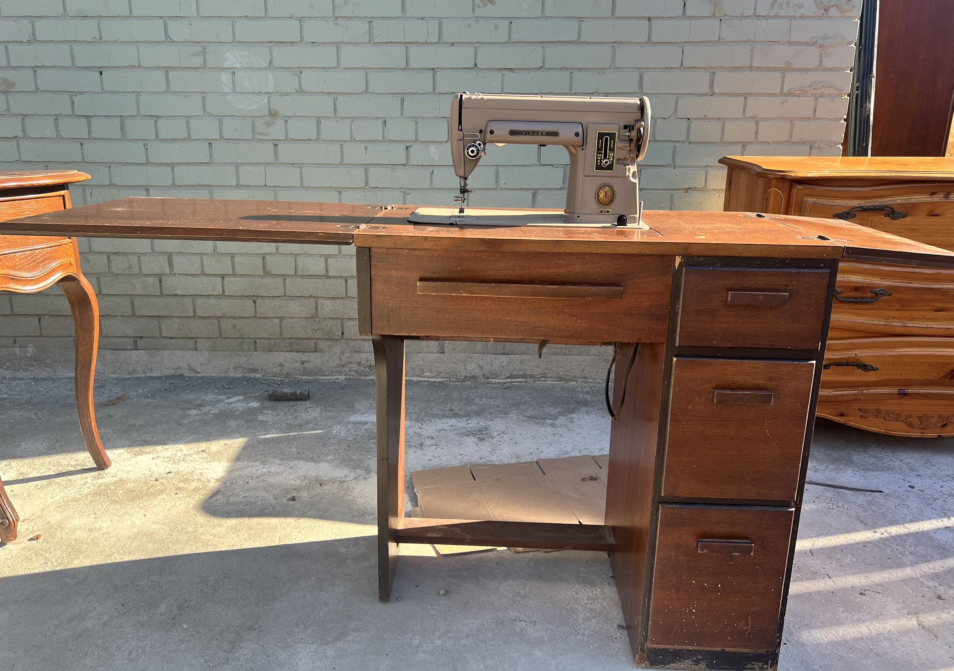 Antique Sewing Machine/ Desk