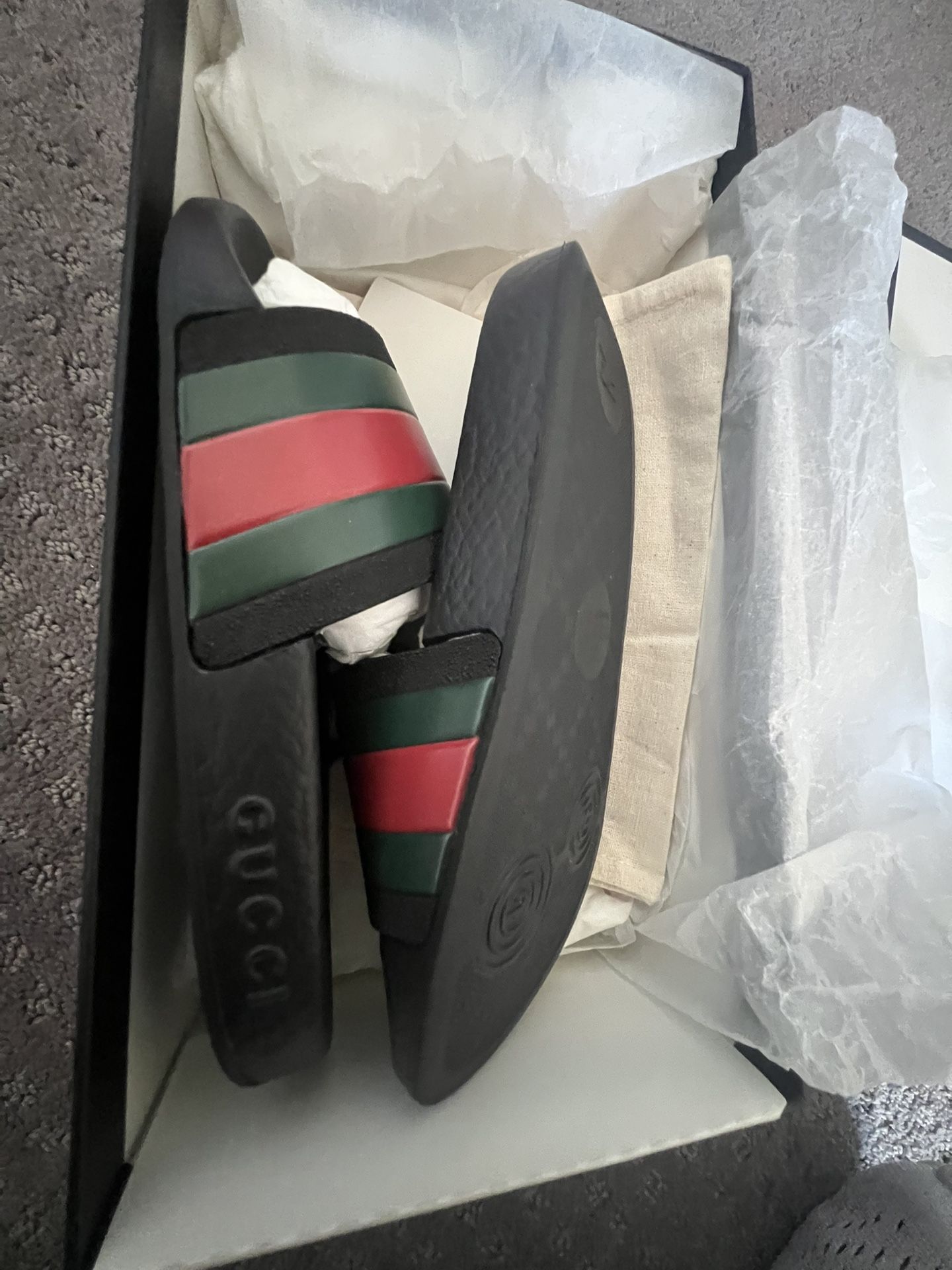 New kids Gucci Slides