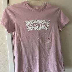 New Women’s T-shirt Size Small From Levi’s 