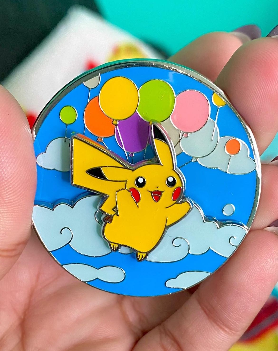 Pokemon Pin - Flying/Surfing Pikachu - Deluxe Pin Collection Pokemon Celebrations 25th Flip 2 in 1