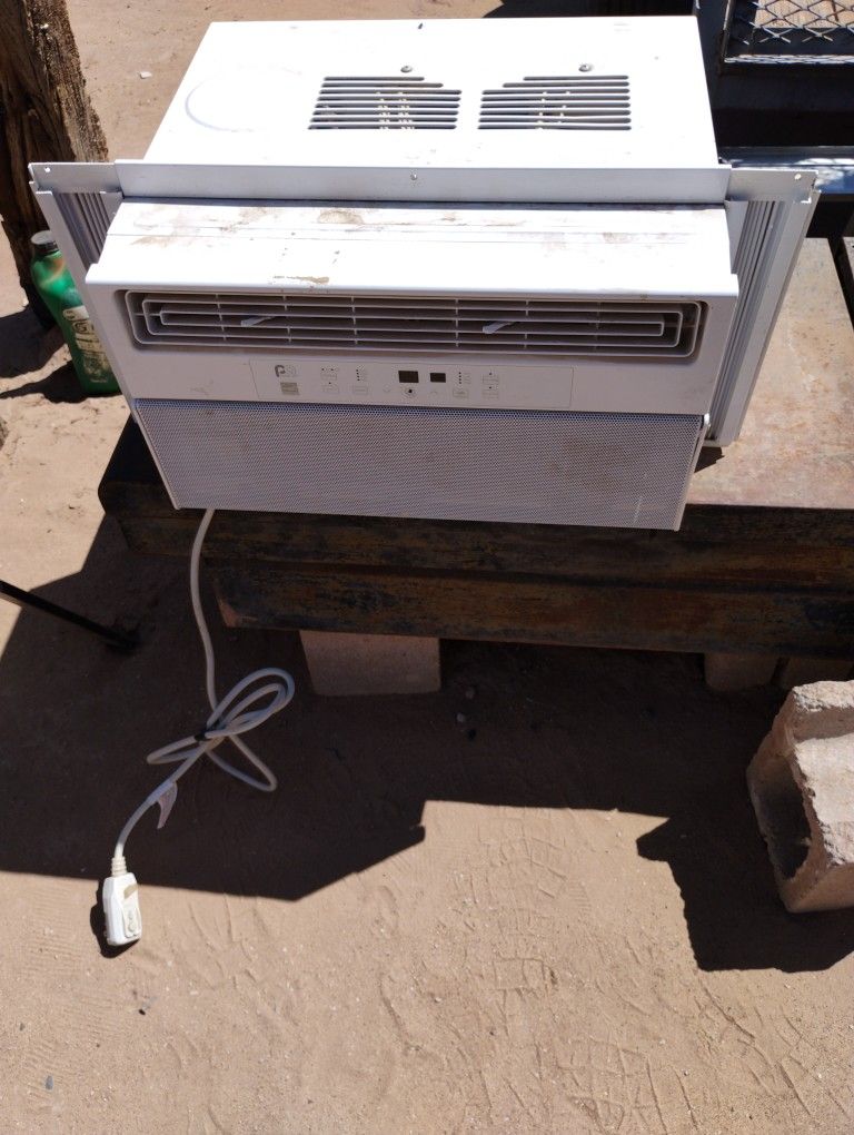 Polar Air 8000 BTU Air Conditioner In Good Condition With Remote Contro l