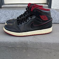 Jordan’s One Black/Red 9