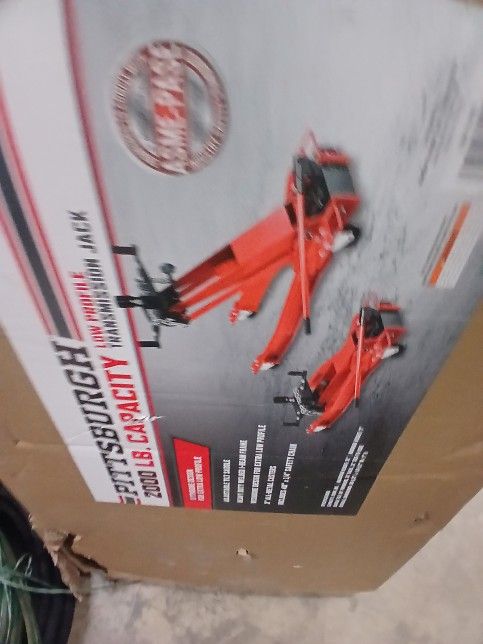 Brand New Pittsburgh 2000lb.capacity Transmission Jack