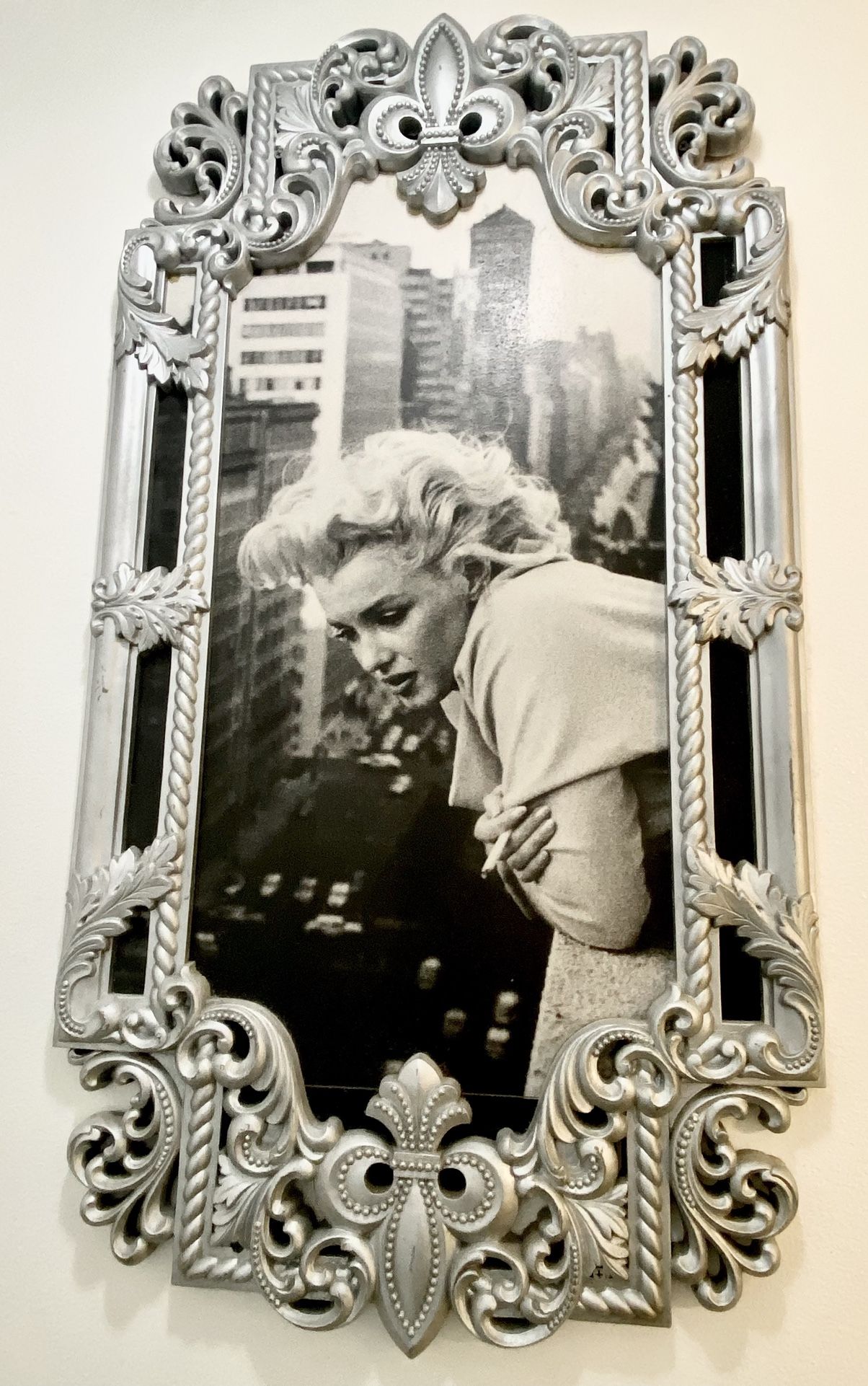 Marilyn Monroe Hard Poster + Antique Frame