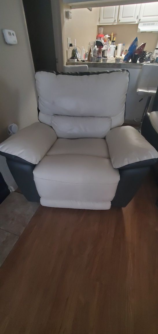 Recliner leather chair