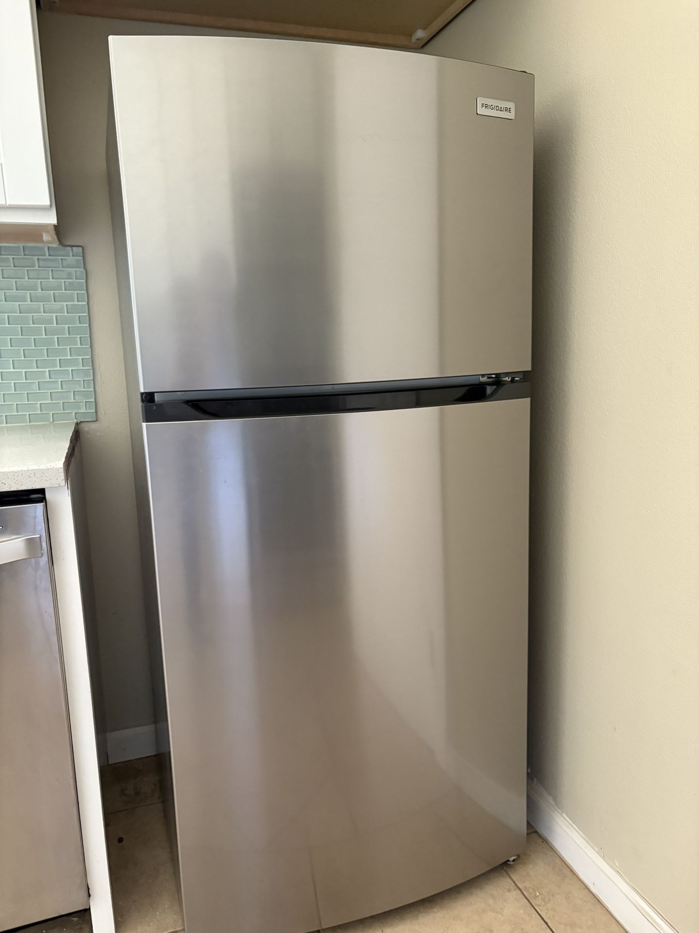 Frigidaire 14 Cu.Ft. Top Freezer Refrigerator