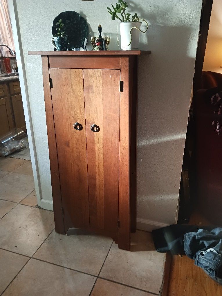 Soild Wood Cherry Finish Cabnet