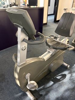 Life Fitness Recumbent Bike