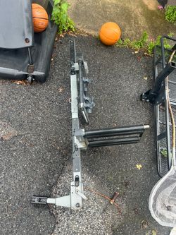 Trailer hitch ski rack