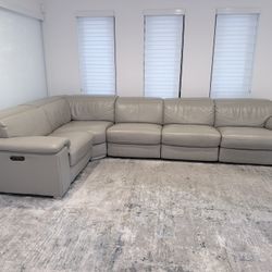 Modern Light Grey Leather Sectional – Dual Power Recliners & Adjustable Headrests