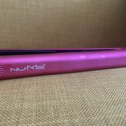 Nume Silhouette Flat Iron, Pink