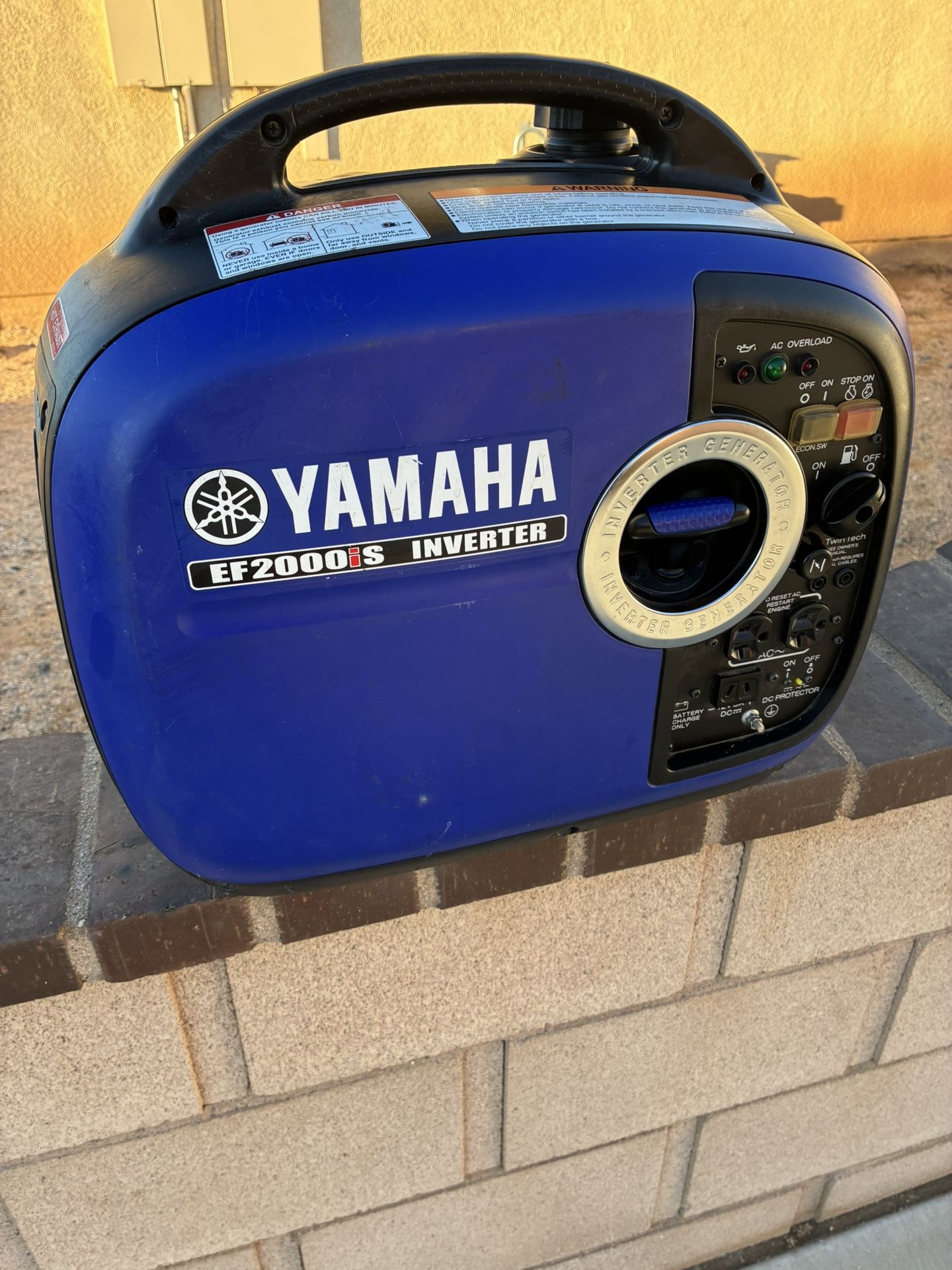 Yamaha EF2000is Inverter generator in excellent condition. Starts right up and runs perfect.