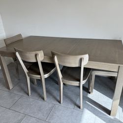 Living Spaces Dining Room Table With 4 Chairs 