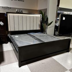 Maretto King Upholstered Panel Bed /P