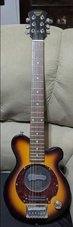 Pig nose traveler guitar with built in amp