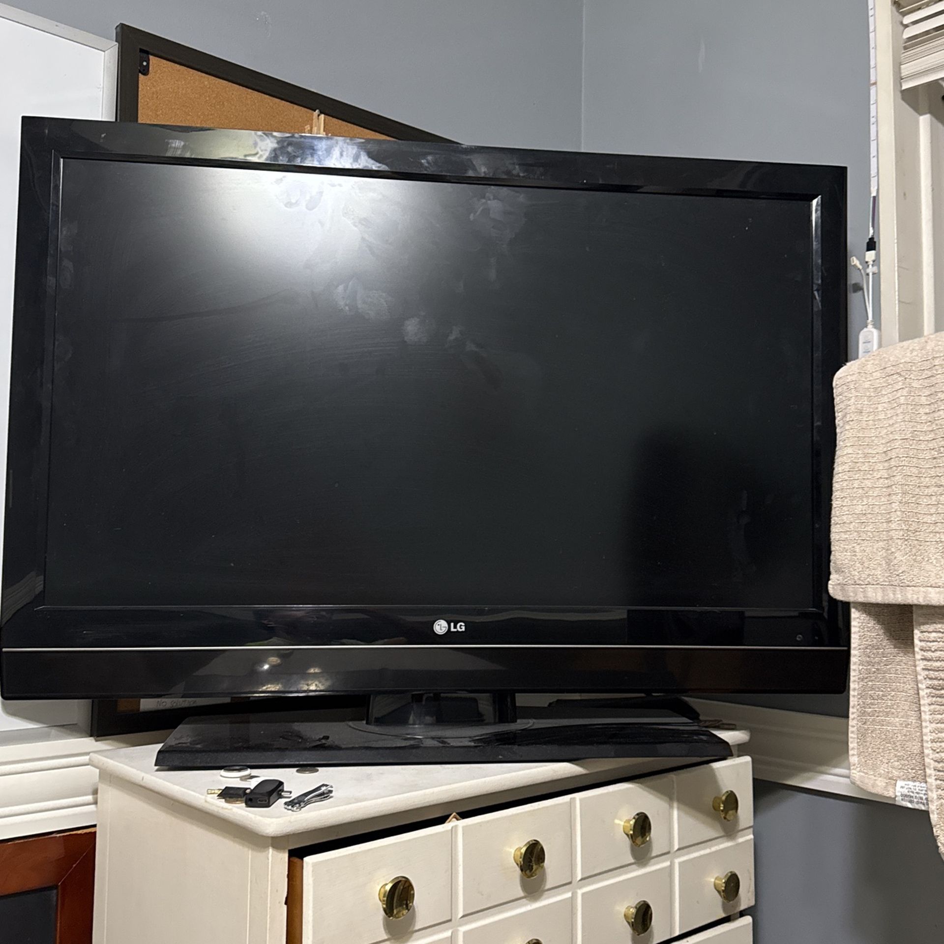 LG TV 40in