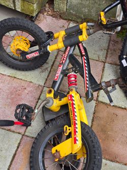 Little bike for children both en good condition.
