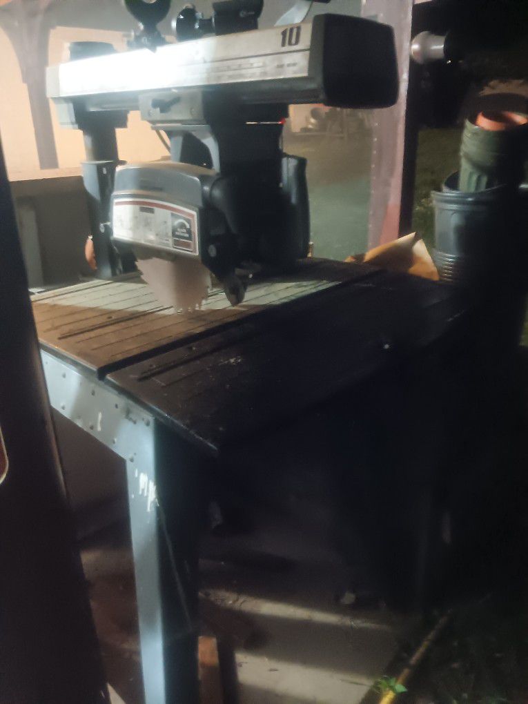 Radial Arm Saw With Stand