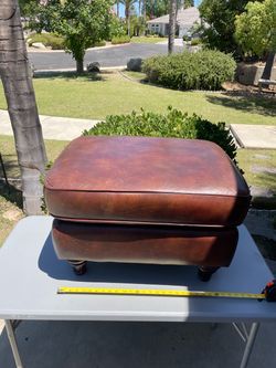 Leather ottoman 💤 Good Condition / No Tears 💤