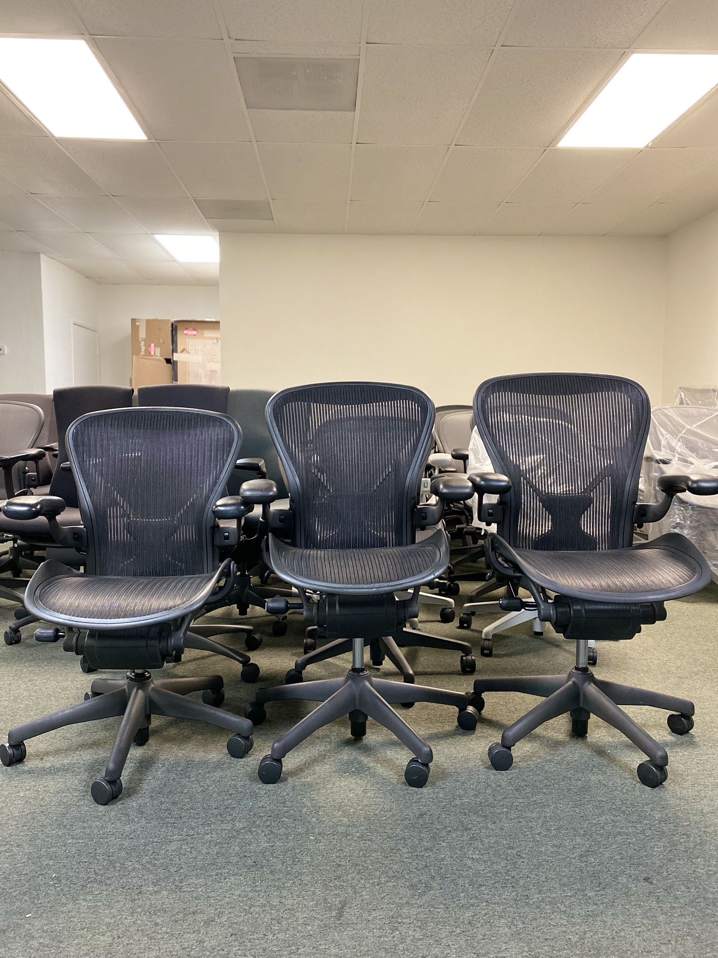 HERMAN MILLER CLASSIC AND REMASTERED AERON FULLY LOADED!!! SIZE A,B,C AVAILABLE!!! MULTIPLE OPTIONS!!! 12 YEARS WARRANTY!!!