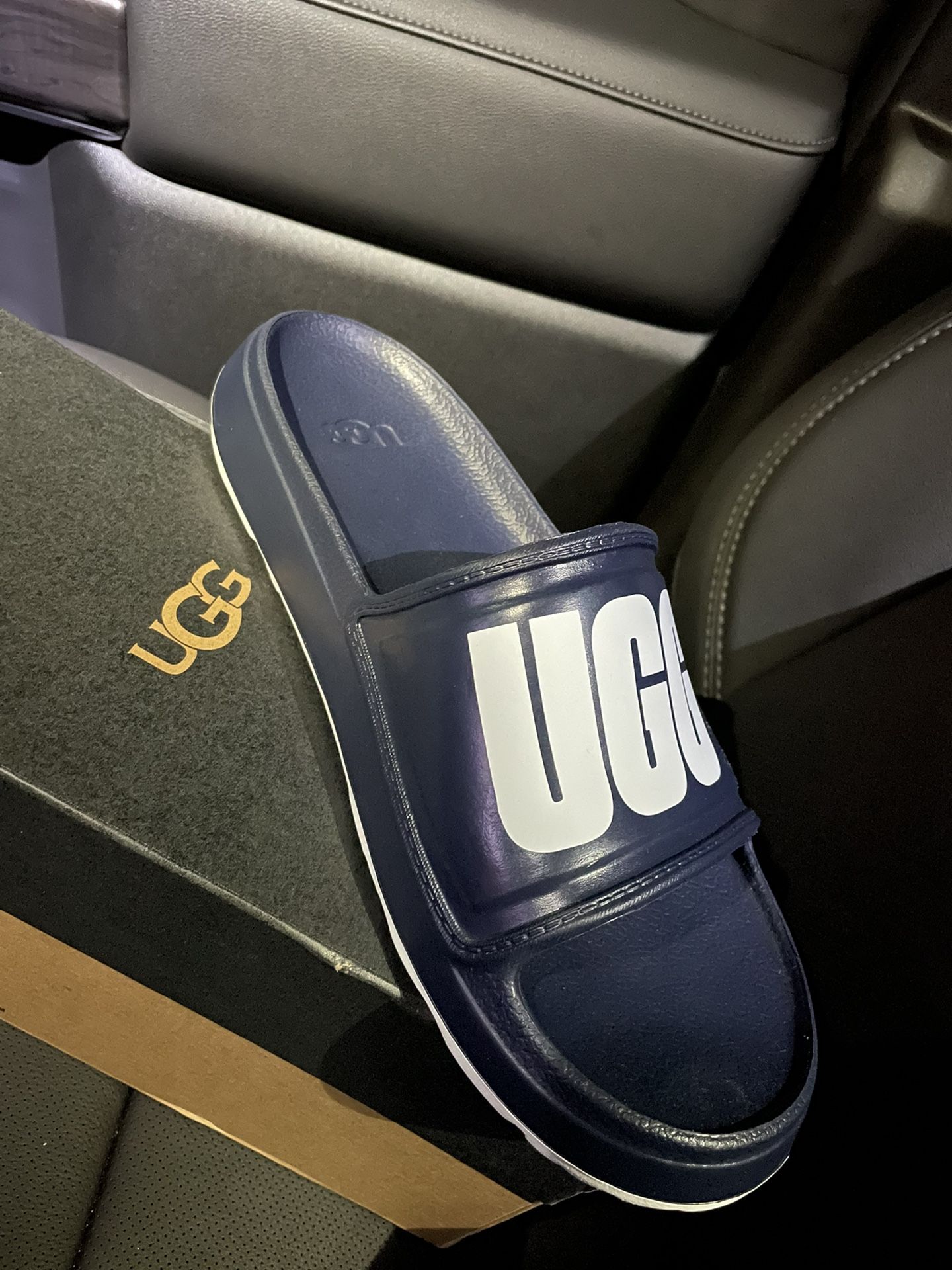 Brsnd New Men UGG $50 Slides Size 10